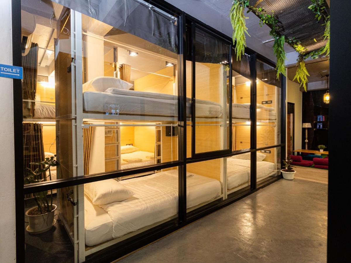 Khao San Social Capsule Hostel Бангкок Экстерьер фото