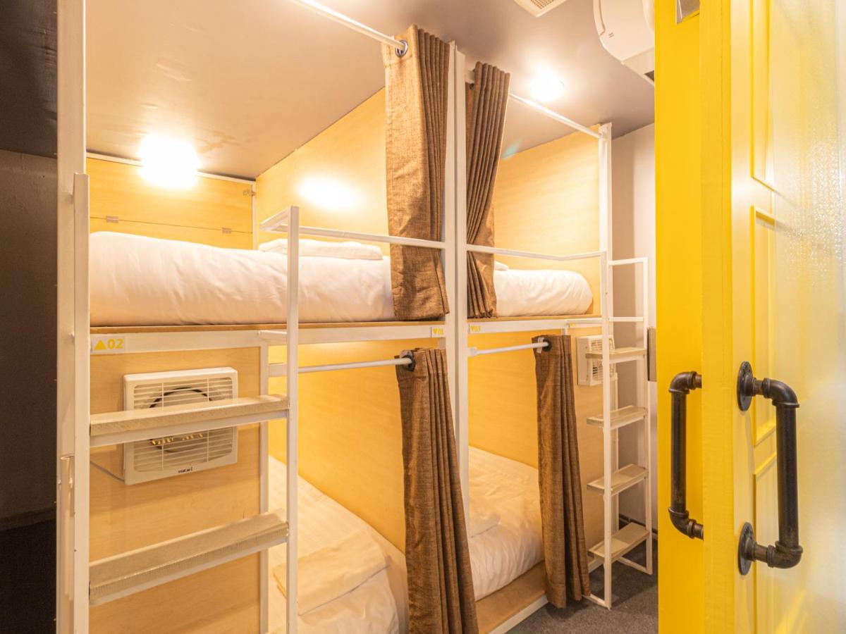 Khao San Social Capsule Hostel Бангкок Экстерьер фото