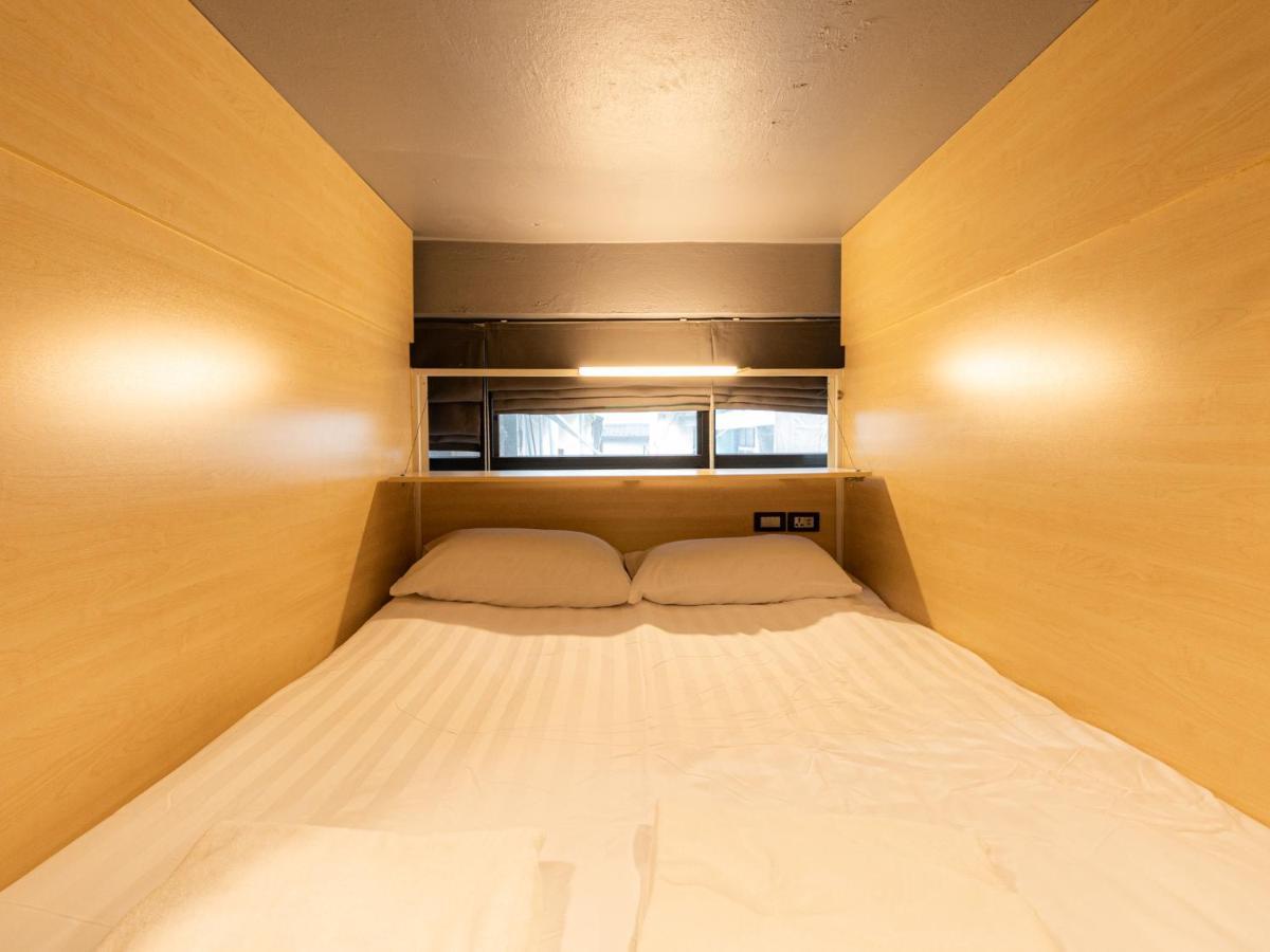 Khao San Social Capsule Hostel Бангкок Экстерьер фото