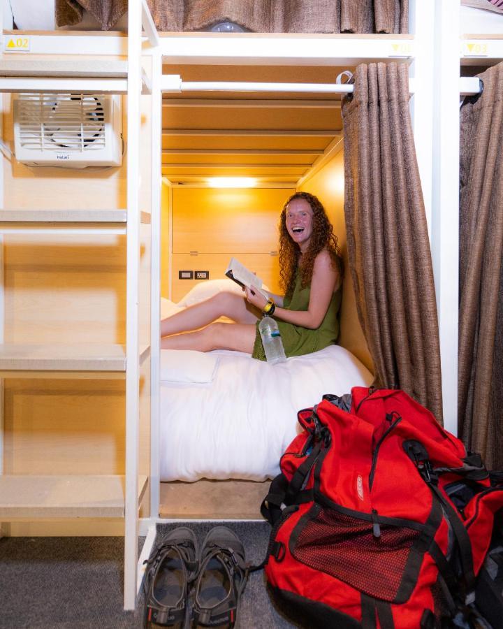 Khao San Social Capsule Hostel Бангкок Экстерьер фото