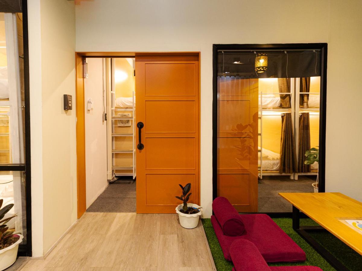 Khao San Social Capsule Hostel Бангкок Экстерьер фото