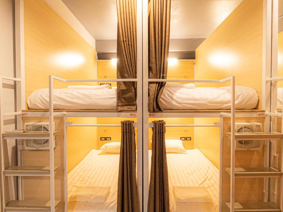 Khao San Social Capsule Hostel Бангкок Экстерьер фото
