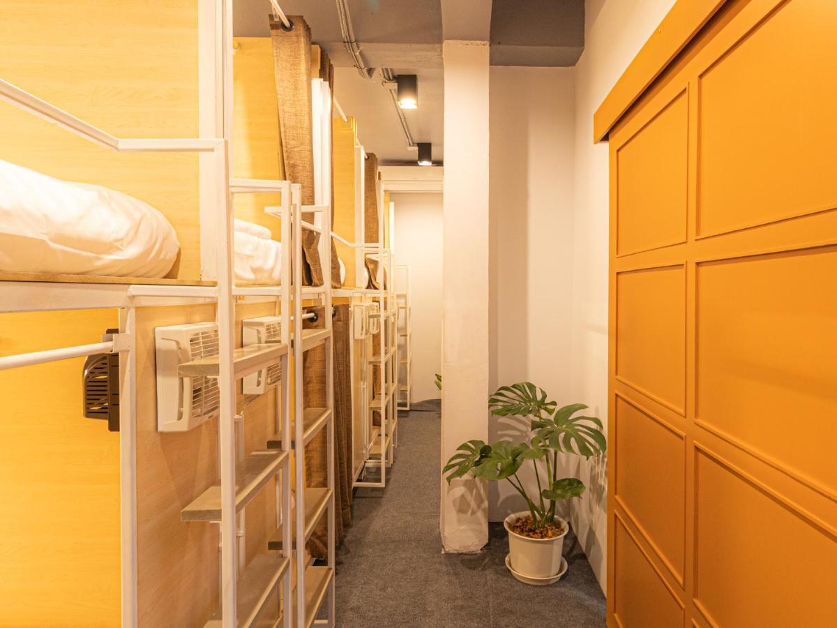 Khao San Social Capsule Hostel Бангкок Экстерьер фото