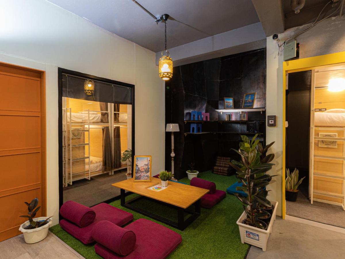 Khao San Social Capsule Hostel Бангкок Экстерьер фото