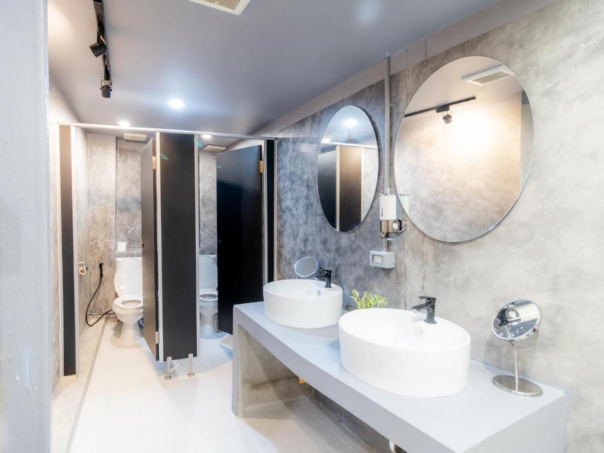 Khao San Social Capsule Hostel Бангкок Экстерьер фото