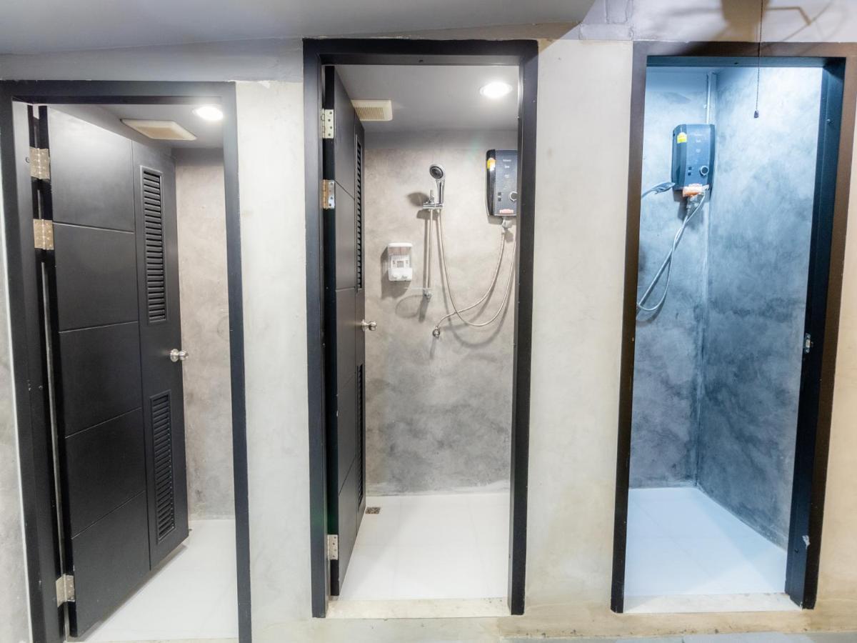 Khao San Social Capsule Hostel Бангкок Экстерьер фото