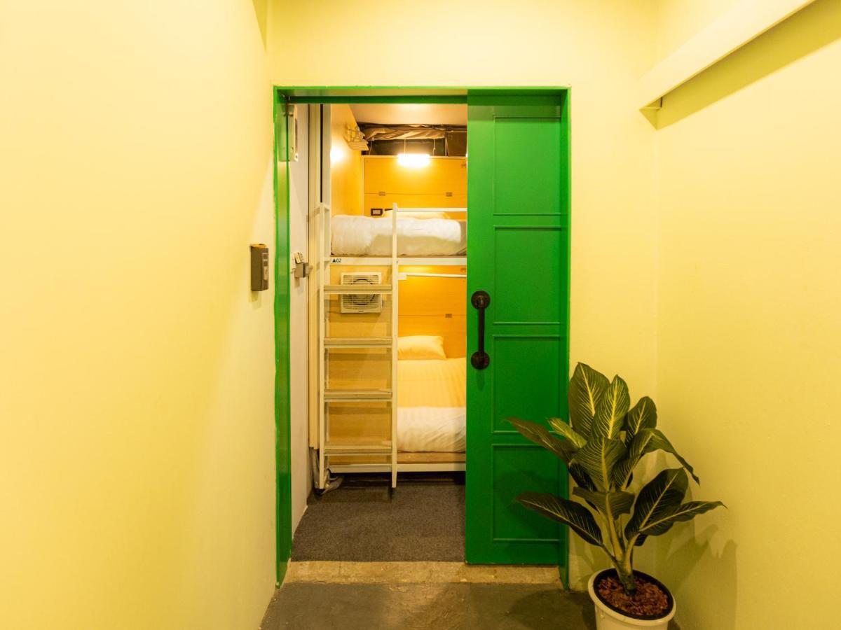 Khao San Social Capsule Hostel Бангкок Экстерьер фото