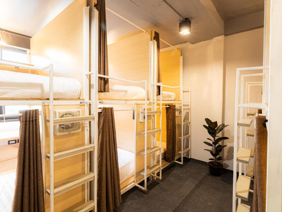 Khao San Social Capsule Hostel Бангкок Экстерьер фото