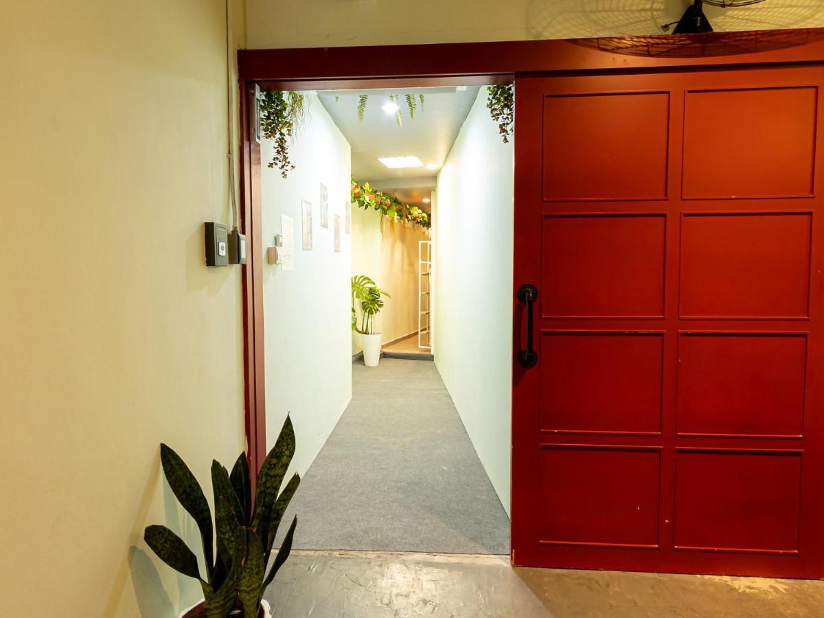 Khao San Social Capsule Hostel Бангкок Экстерьер фото