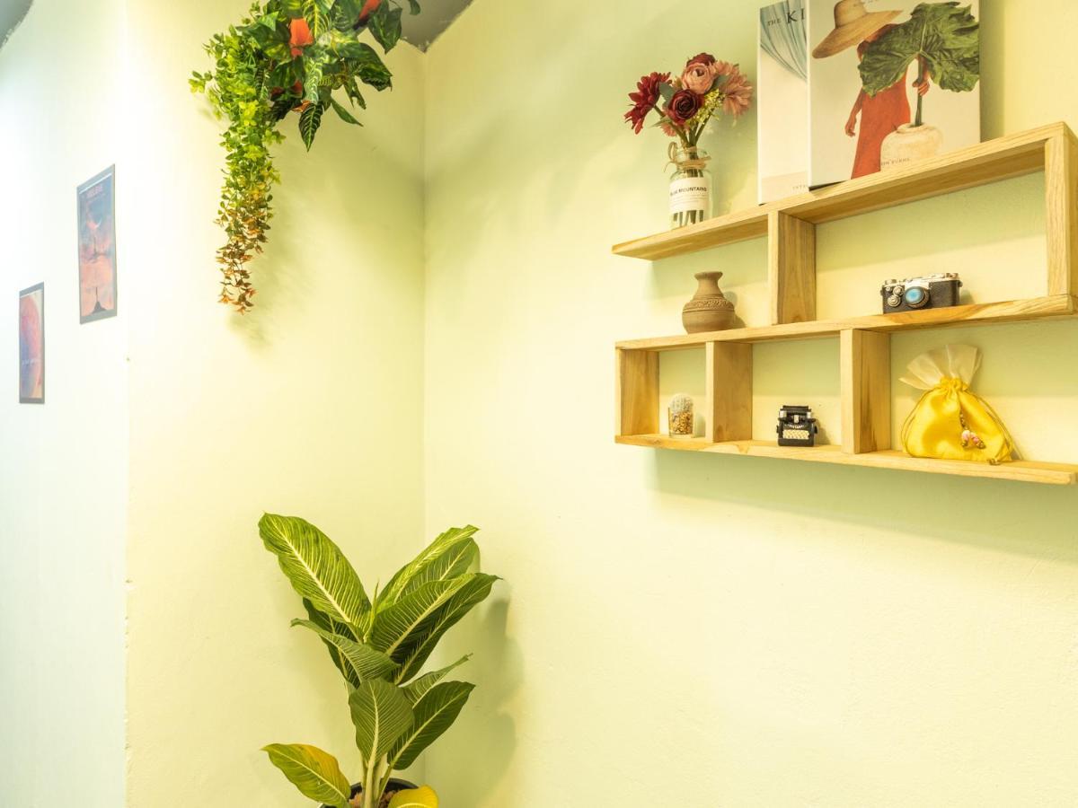 Khao San Social Capsule Hostel Бангкок Экстерьер фото