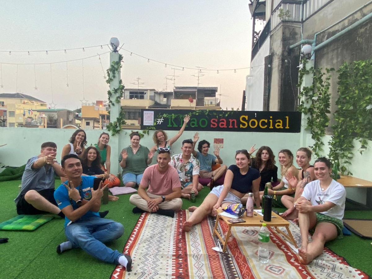 Khao San Social Capsule Hostel Бангкок Экстерьер фото